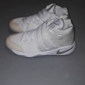 nike kyrie 2 silver speckle